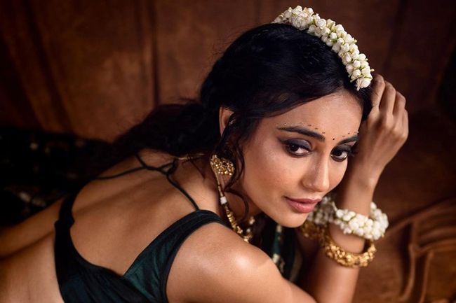 Surbhi Jyoti Lovely Vintage Looks In Black n White Surbhi Jyoti Lovely Vintage Looks In Black n White